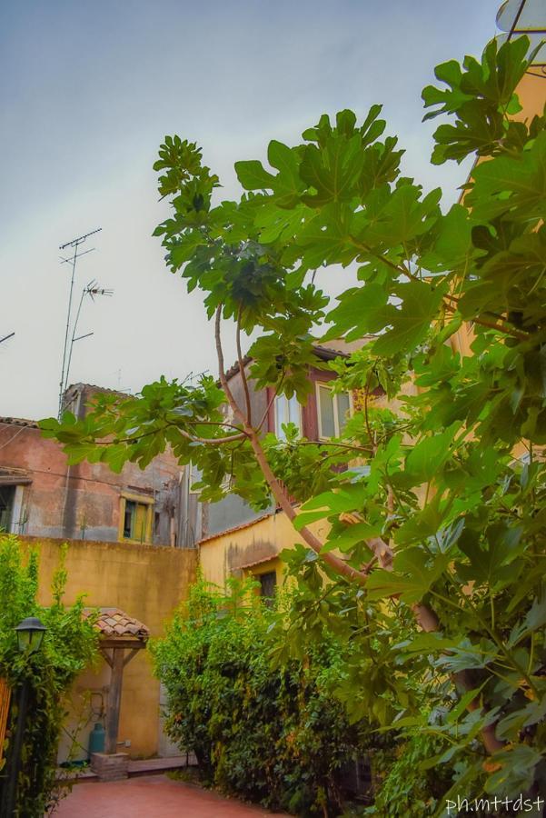Palazzo Mannino Apartments Catania Bagian luar foto